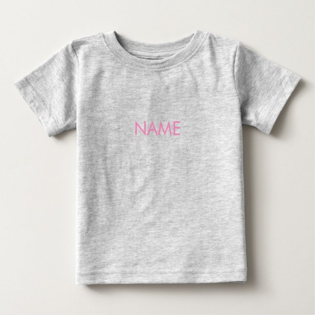Camiseta De Bebé Personalizar con nombre, texto con letras rosadas  (Anverso)