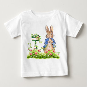 Camiseta De Bebé Peter el conejo en su jardín