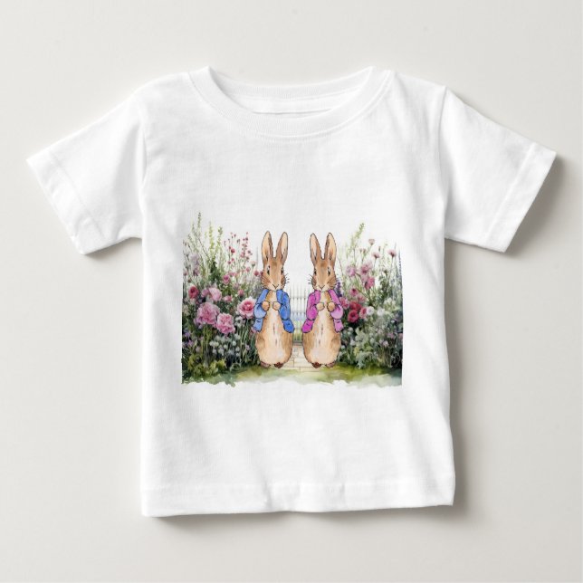 Camiseta De Bebé Peter y Flopsy en su jardín (Anverso)