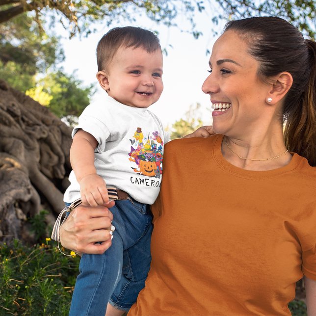 Camiseta De Bebé Plaza Sésamo | Feliz Halloween (Kid wearing shirt)