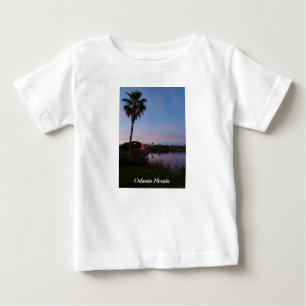 Camiseta De Bebé Por La Noche Junto A La Palmera
