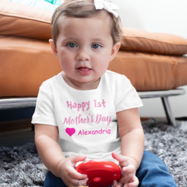 Camiseta De Bebé Primer día de la madre (Subido por el creador)