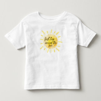 Camiseta De Bebé Primer viaje amarillo acuarela alrededor del sol