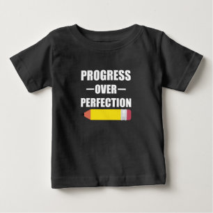 Camiseta De Bebé Progreso Sobre La Perfección De Regreso A La Escue