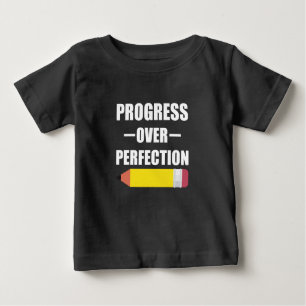 Camiseta De Bebé Progreso Sobre La Perfección De Vuelta A La Maestr