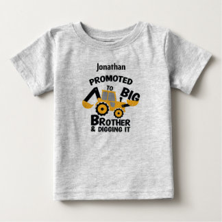 Camiseta De Bebé Promocionado a Gran Hermano y cavado. Editable