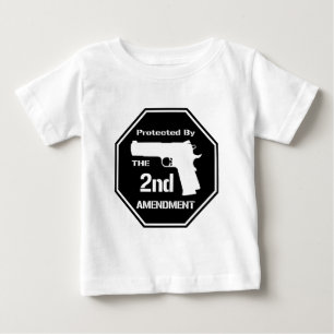 Camiseta De Bebé Protegido por la segunda enmienda .png (negro)