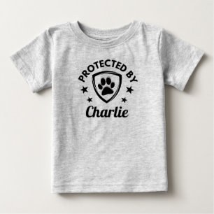 Camiseta De Bebé "Protegido por" Nombre de perro Personalizado