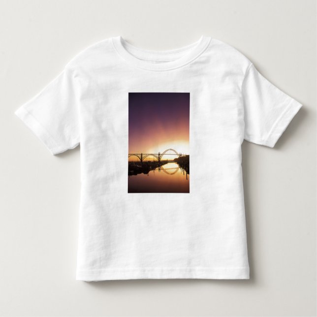 Camiseta De Bebé Puente Sun detrás del puente Newport, Oregón (Anverso)