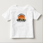 Camiseta De Bebé Puesta de sol en Las Vegas Strip Vacaciones person<br><div class="desc">Camisetas geniales personalizadas para niños pequeños con el horizonte de Las Vegas al atardecer para tus vacaciones familiares o viaje de despedida de soltero a la ciudad de las luces. Juega desde el amanecer hasta el anochecer en esta ciudad y recuerda con este recuerdo conmemorativo.</div>