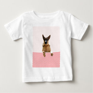 Camiseta De Bebé Puntos de polka rosada del perro pastor alemán