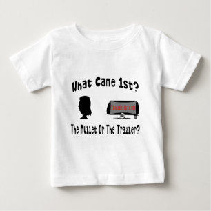 Camiseta De Bebé ¿Qué vino 1r?  ¿El salmonete o el remolque?