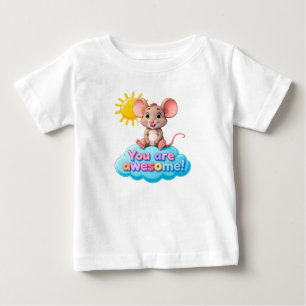 Camiseta De Bebé Ratón de dibujos animados adorable sentado en una 