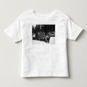 Camiseta De Bebé Registros que son acarreados en un trineo por un