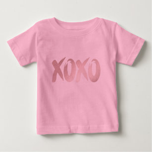 Camiseta De Bebé Rosa XOXO   Guión de pincel con manchas cortas
