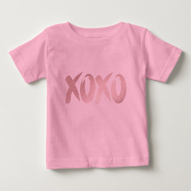 Camiseta De Bebé Rosa XOXO | Guión de pincel con manchas cortas (Anverso)