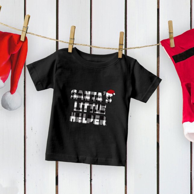Camiseta De Bebé Santa's little helper T-Shirt (cute santa's little helper kids tees. black plaid check design)