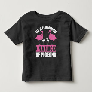 Camiseta De Bebé Ser Un Flamenco En Una Bandada De Palomas