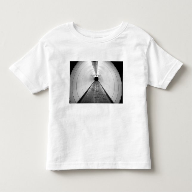 Camiseta De Bebé Singapur. Un túnel peatonal iluminado en (Anverso)