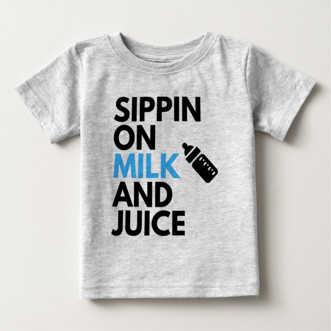 Camiseta De Bebé Sippin sobre la leche y el jugo|Cute niño pequeño  (Anverso)