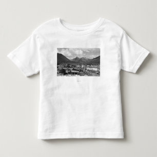 Camiseta De Bebé Sitka, Alaska con tres hermanas de fondo