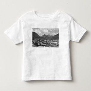 Camiseta De Bebé Sitka, Alaska con tres hermanas en fondo