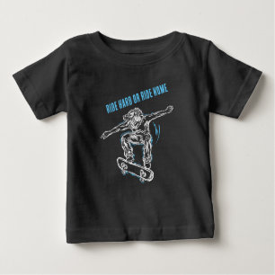 Camiseta De Bebé Skater Volador Haciendo Patinaje De Mediano Aire