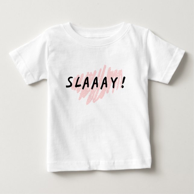 Camiseta de bebé “SLAY” Corazón Bac (Anverso)