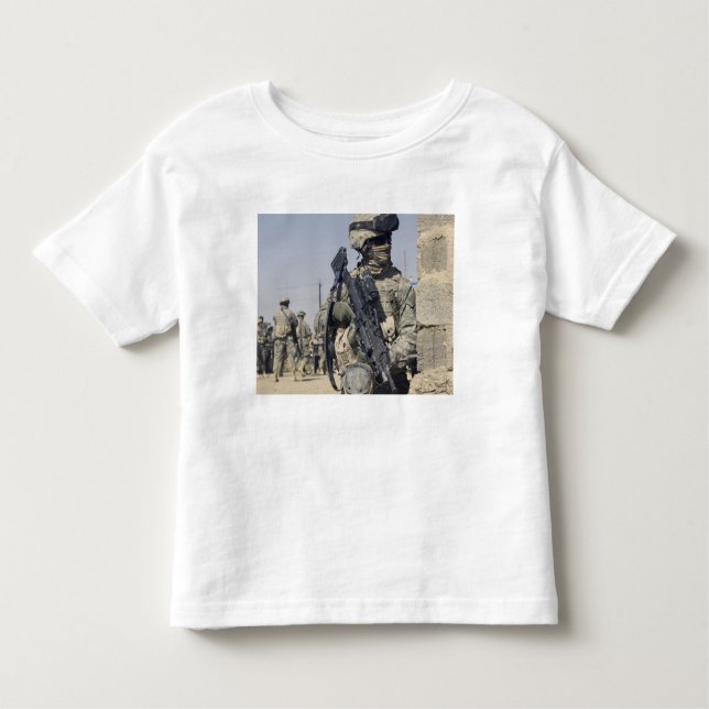 Camiseta De Bebé Soldado armado con un MK-48 (Anverso)