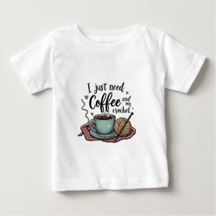 Camiseta De Bebé Solo necesito un café y un crochet