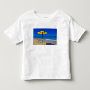 Camiseta De Bebé Sombrilla de playa amarilla y sillas en prístino