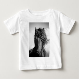 Camiseta De Bebé Stallion frisón en el viento.
