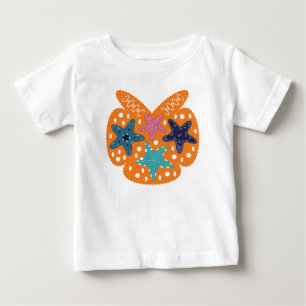 Camiseta De Bebé Starfishes coloridas con un fondo de color naranja