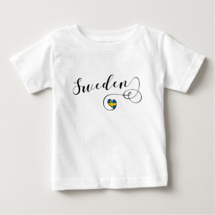 Camiseta De Bebé Suecia, bandera sueca en un corazón