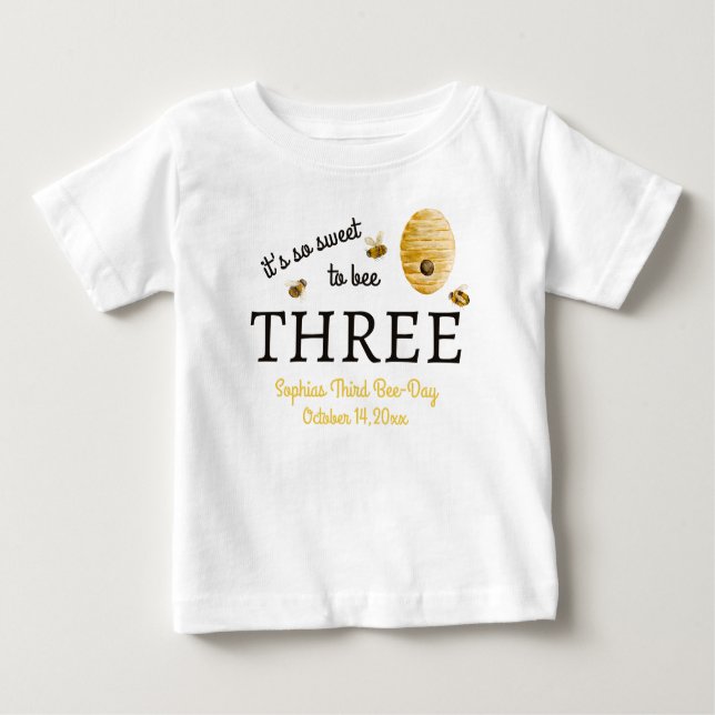 Camiseta De Bebé Sweet To Bee Three Third Birthday Bees Honeycomb (Anverso)