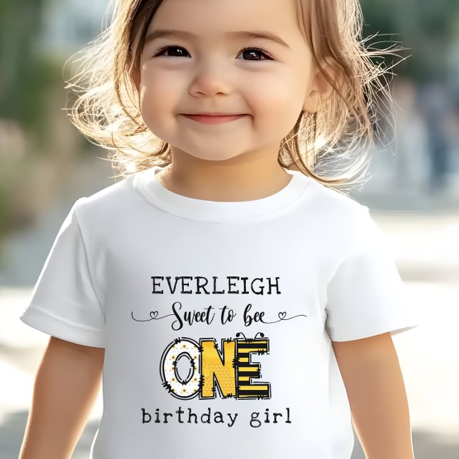 Camiseta De Bebé Tan dulce de ser un floral primer cumpleaños (Subido por el creador)