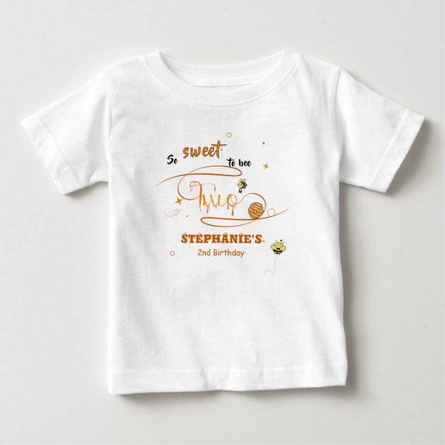 Camiseta De Bebé Tan Dulce Ser Dos Cute Abeja Cumpleaños 2 (Anverso)