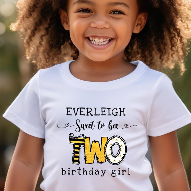 Camiseta De Bebé Tan dulce ser dos floral cumpleaños 2 (Subido por el creador)