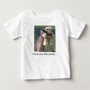 Camiseta De Bebé Te amo tanto... Wallaby abrazando al peluche