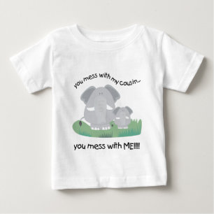 Camiseta De Bebé Te metes con mi primo, te metes conmigo