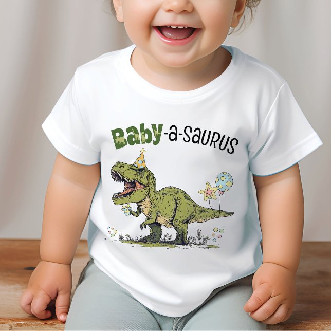 Camiseta De Bebé Tema de Cumpleaños Infantil de Dinosaurios Baby-a- (Cute funny baby-a-saurus t-rex dinosaur theme kids birthday party matching family members t-shirt)