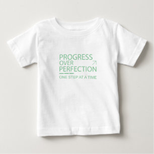 Camiseta De Bebé Tipografía Motivacional Progreso Sobre Perfección 