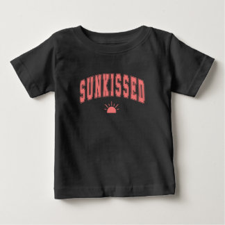 Camiseta De Bebé Tipografía Veraniega Universitaria Sunkissed
