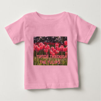 Camiseta De Bebé tiptoe a través de los tulipanes bebé crecer