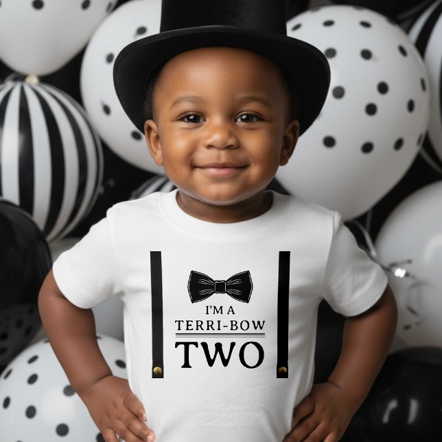 Camiseta De Bebé Tirantes de lazo de cumpleaños número dos Terri-Bo (2nd Birthday Terri-Bow Two Bowtie Suspenders Toddler T-shirt
)