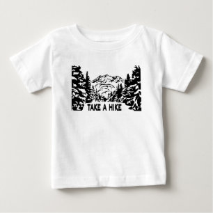 Camiseta De Bebé Toma una cita de Hike en el paisaje de montaña mon