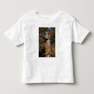 Camiseta De Bebé Tótem en un parque en Ottawa, Ontario, Canadá