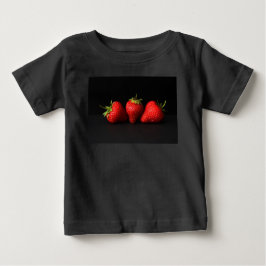 Camiseta De Bebé Tres fresas sobre el iccna negro