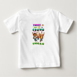 Camiseta De Bebé Tres No Es Una Multitud Es Un Equipo
