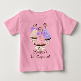 Camiseta De Bebé Trio de torta de corazón "Mami's 'Lil Cupcak" - ca